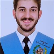 Joven entusiasmado con el mundo de la enseñanza. Con muchas ganas de ayudar a los más pequeños